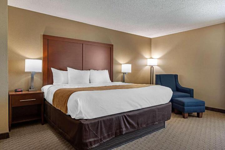 1 King Bed (12 of 13)