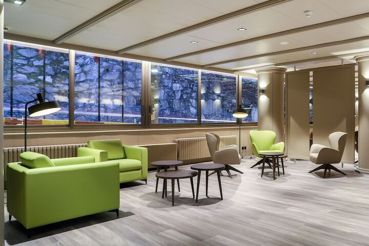 Entrance & Lobby
