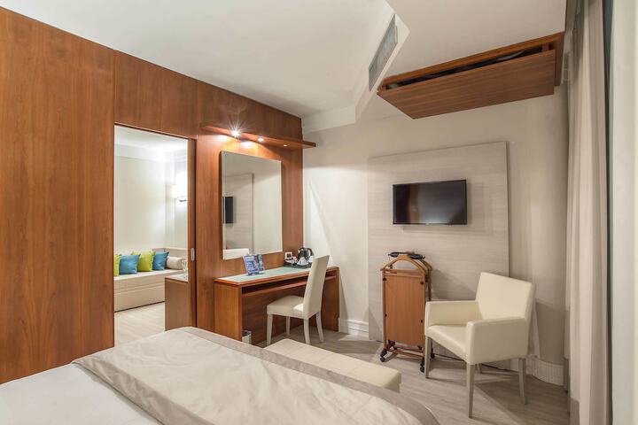 Room 35 of 173