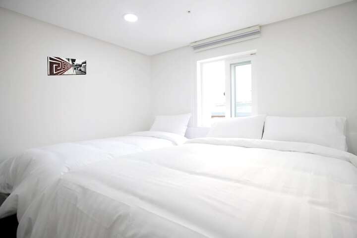 Room 17 of 44