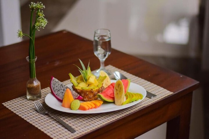 Dining 25 of 60