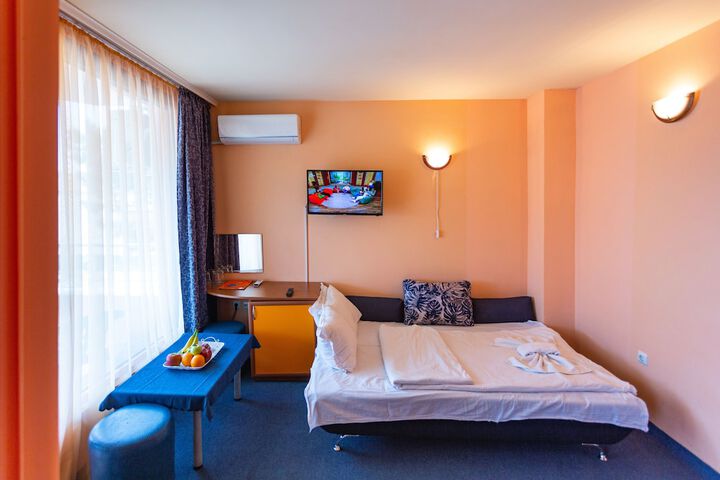 Room 42 of 110