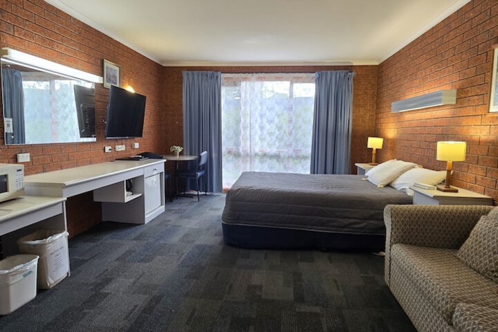 Room 8 of 35