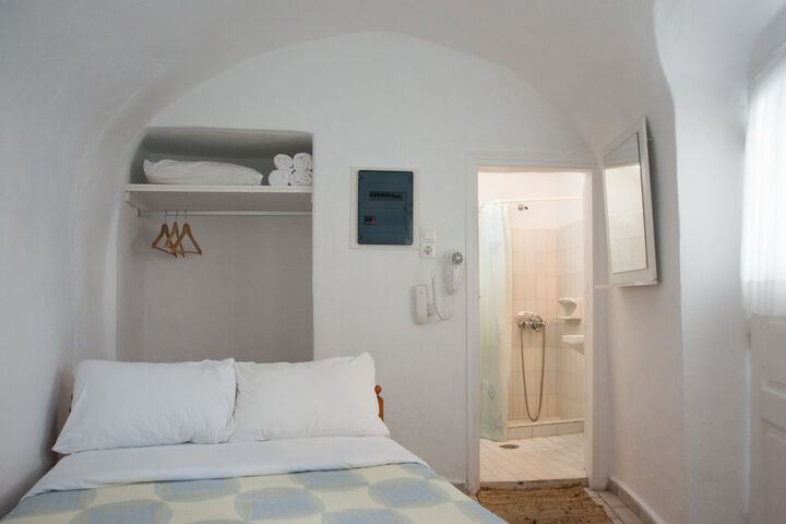 Room 3 of 93