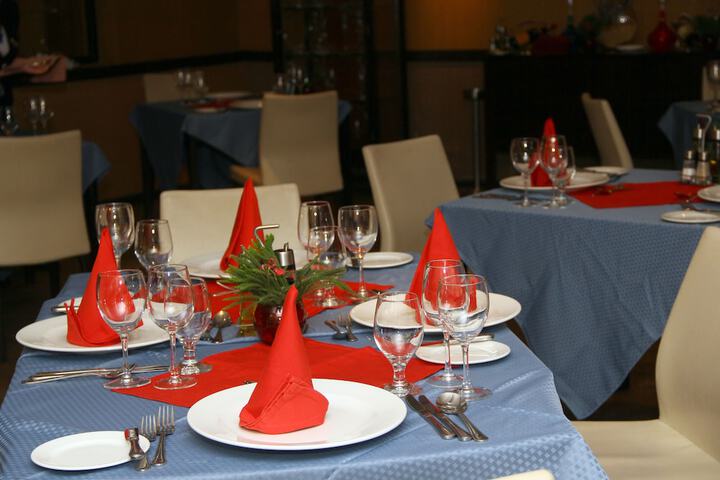 Dining 42 of 66