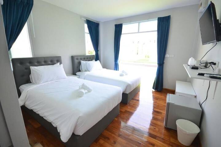 Room 3 of 38