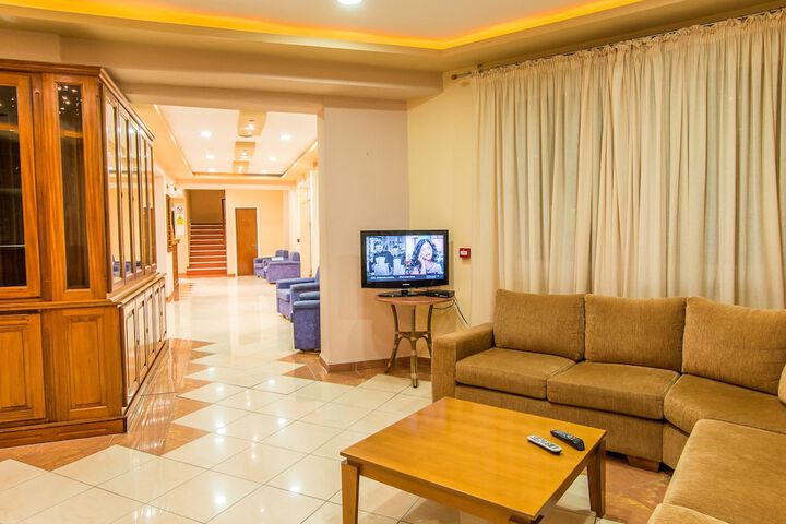 Entrance & Lobby