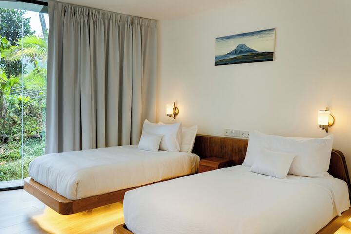 Room 6 of 46