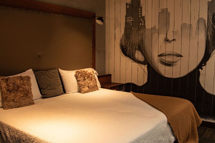 Room 44 of 99