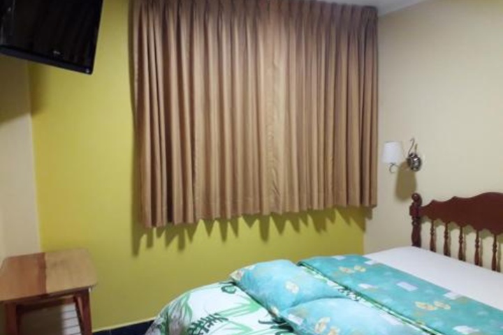 Room 4 of 7