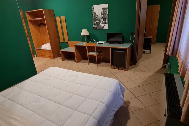Room 13 of 40
