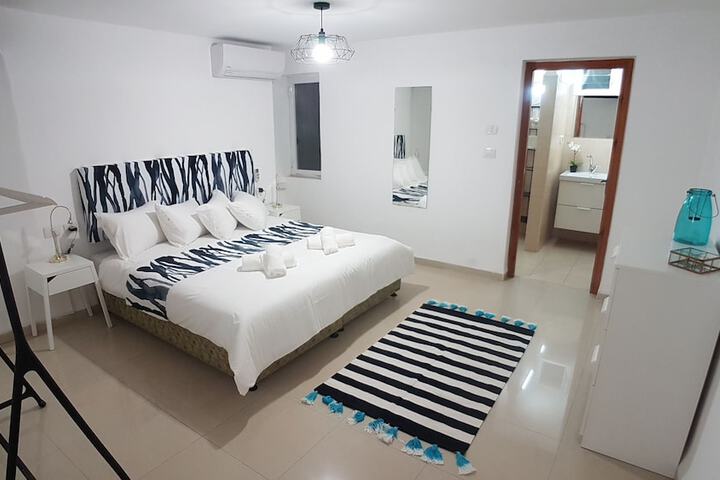 Room 8 of 38
