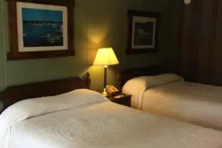Room 3 of 10