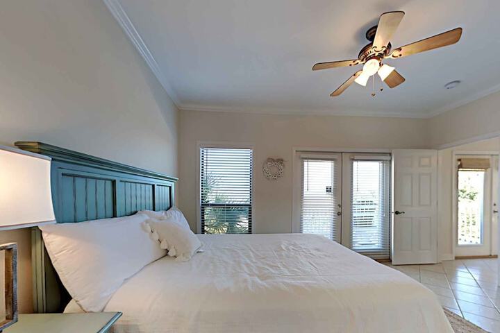 Room 12 of 18