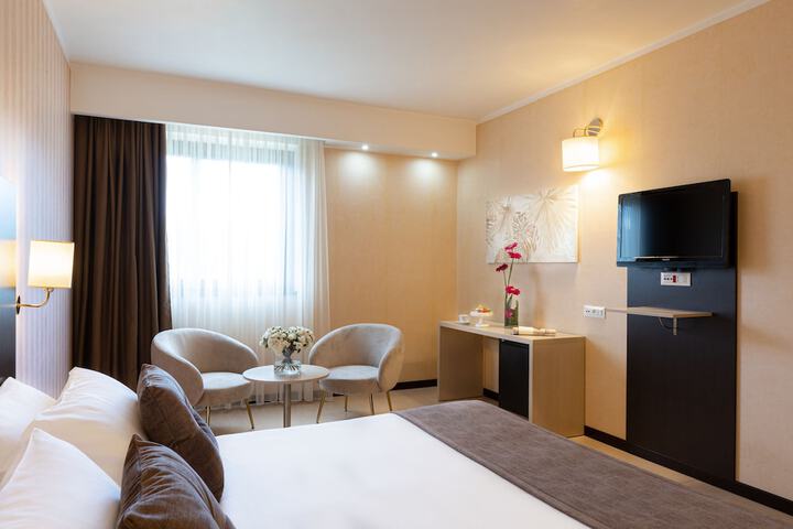Room 18 of 190