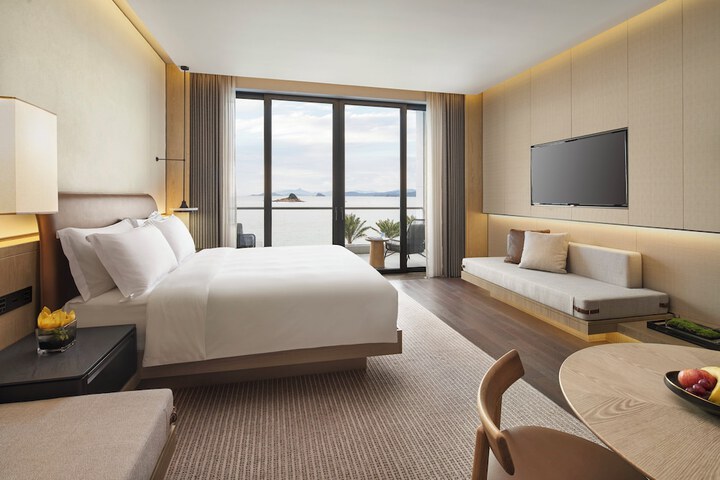 Room 12 of 175