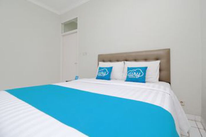 Room 4 of 12