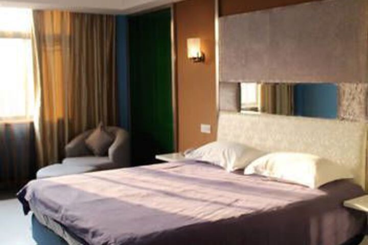 Room 7 of 8