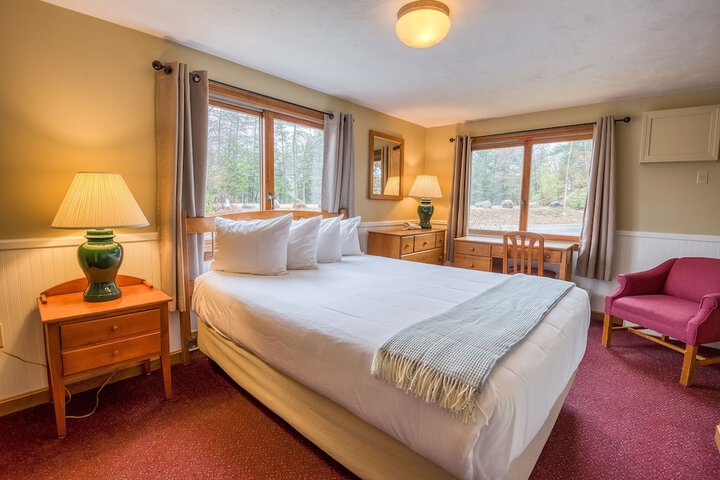 Slope Queen Bed with View (64 of 100)