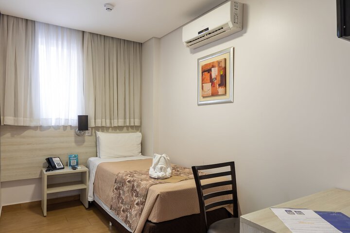 Room 28 of 152