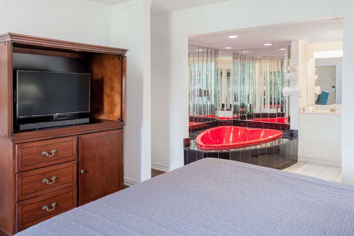 Room 4 of 40