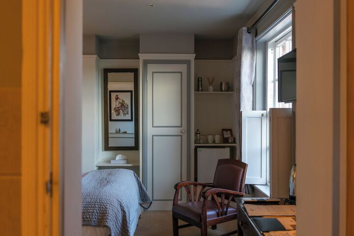 Room 15 of 94