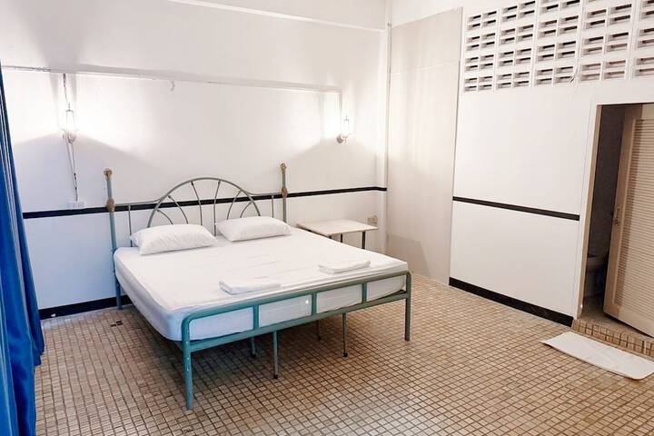 Room 11 of 15