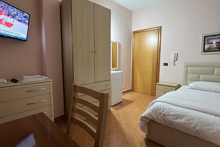 Room 11 of 34