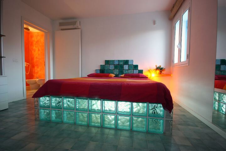 Room 5 of 92