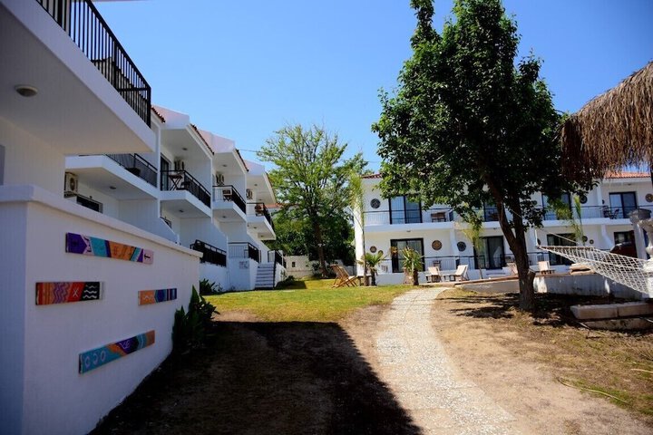 Hotel Exterior 63 of 68