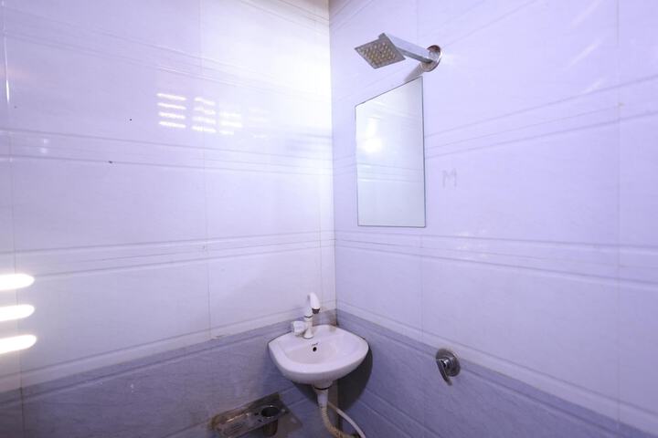Room 27 of 38