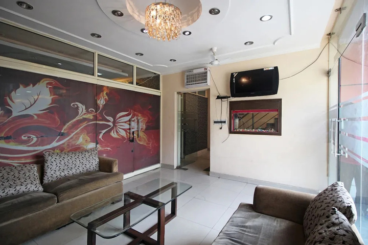 Room 10 of 11