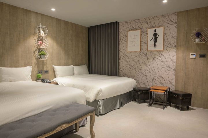 Room 33 of 119