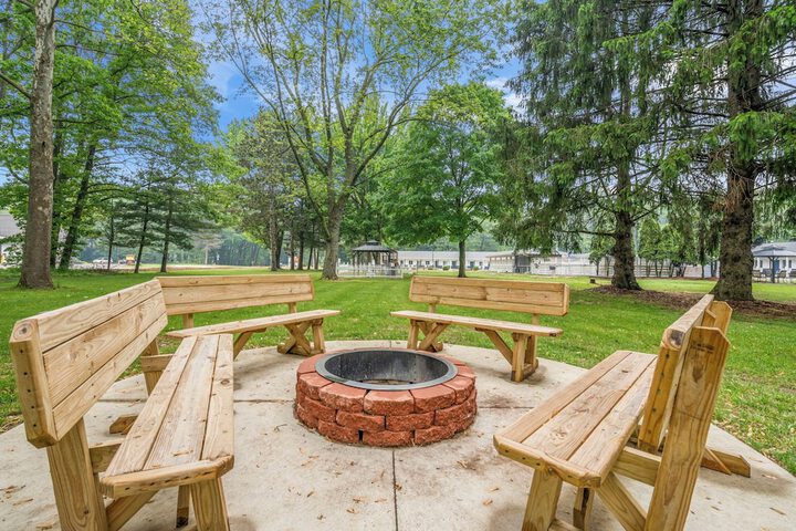 Hotel Exterior 93 of 109