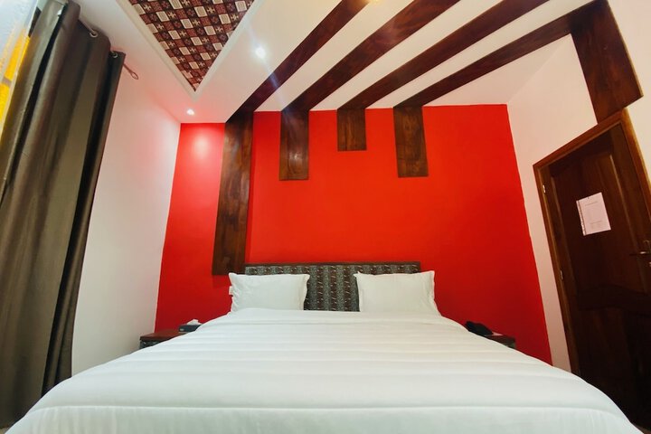 Room 9 of 27
