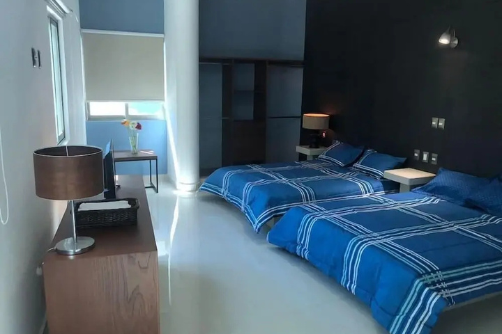 Room 2 of 7