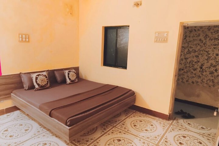 Room 4 of 11