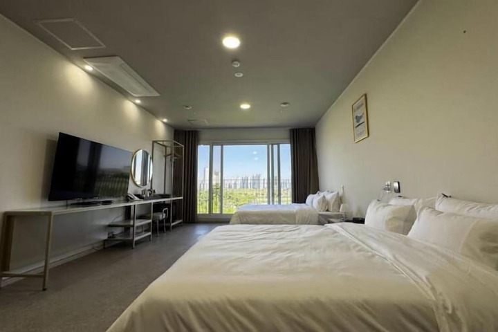 Room 4 of 51