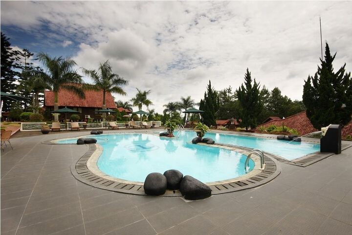 Hotel Pool