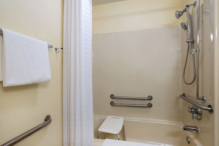 Room 6 of 38