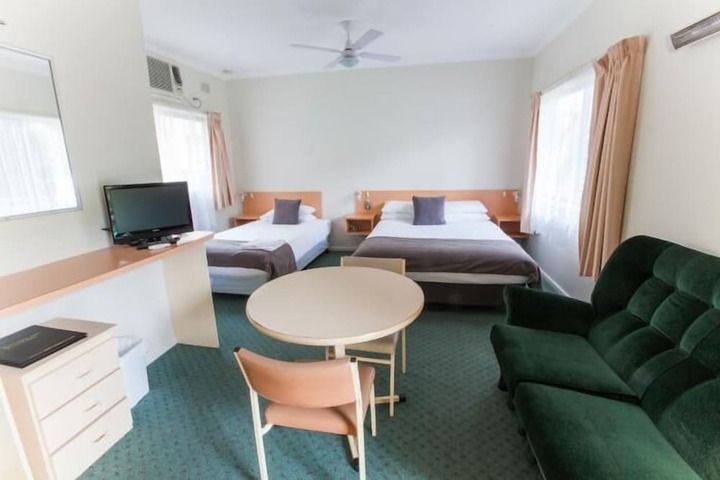 Room 5 of 10