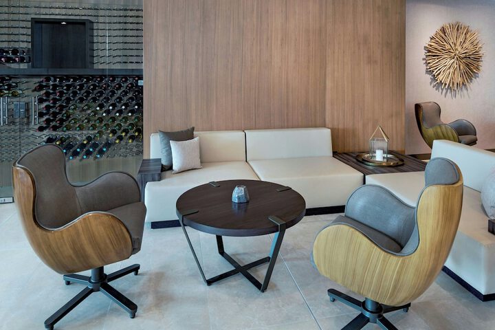 Lounge 41 of 51