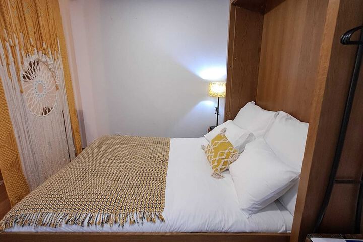 Room 8 of 42
