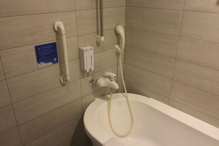 Room 64 of 87