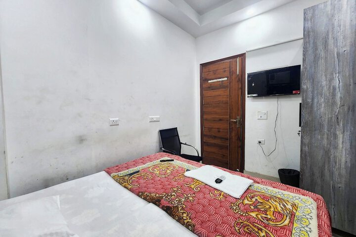 Room 10 of 28