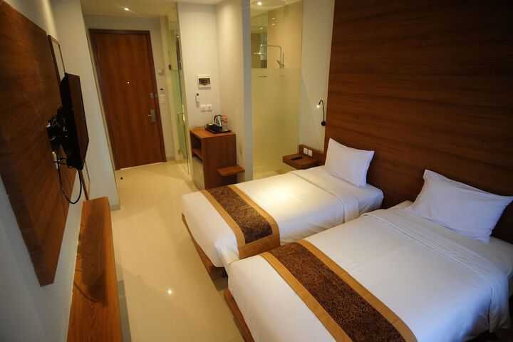Room 4 of 27