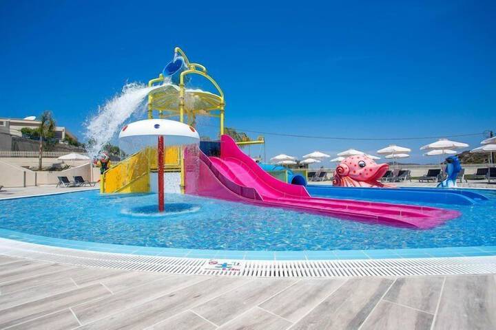 Pool 61 of 201