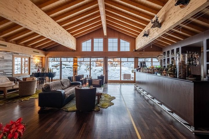 Lounge 188 of 229