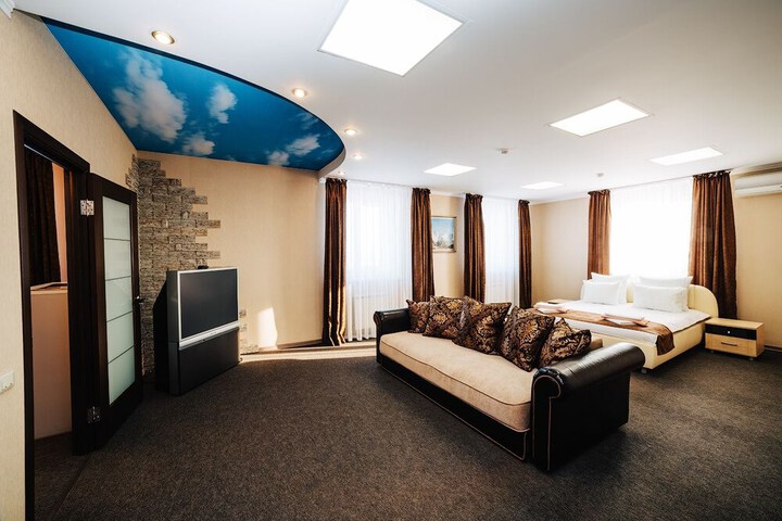 Room 5 of 90