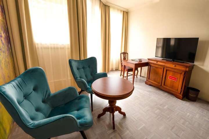 Room 5 of 13